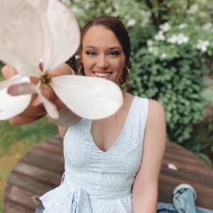 Meet your Posher, Caroline